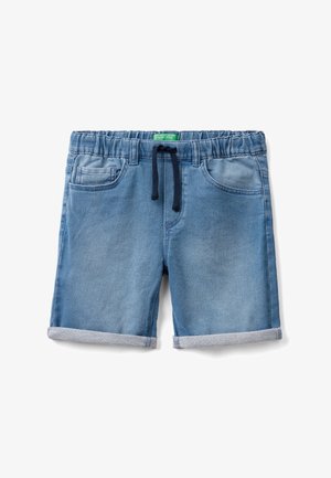 Denimshorts i lyseblå med en struktureret finish. Har elastisk talje, navy snor og opsmøgede manchetter. To forlommer.