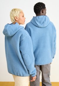 New Balance HOOPS UNISEX - Kapuzenpullover - heron blue