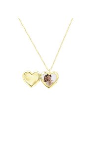 Collier en forme de cœur en or avec une chaîne, présentant une photo à l'intérieur. Le médaillon a une finition polie et s'ouvre pour révéler une image.