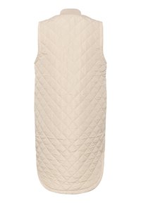 Kurtka bez rękawów w jasnym beżu, z okrągłym dołem, klasycznym wzorem rombów i wysoką stójką. Miękka, gładka tekstura.