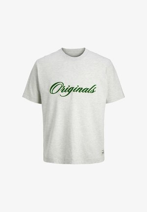 Helehall lühikeste varrukatega T-särk, mille eesservas on rohelise kursiivkirjas "Originals" tekst ning ääre lähedal väike kangasmärgis.