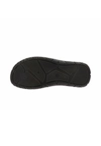 Suola di scarpa in gomma nera con superficie texturizzata, caratterizzata da un intricato motivo di battistrada e numerose scanalature per trazione e flessibilità.