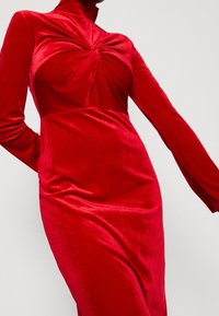 YAS Cocktailklänning - red