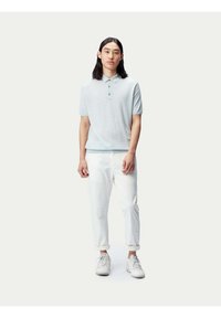 GOBI Cashmere Piké - mottled light grey