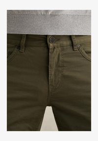 Neizbrano, ivy greens