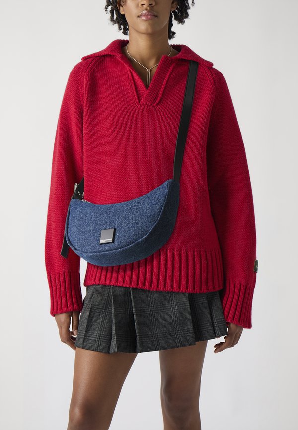 BOX LOGO SOFT HALFMOON  - Handbag