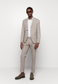 Isaac Dewhirst THE WEDDING SUIT SET - Fato - brown