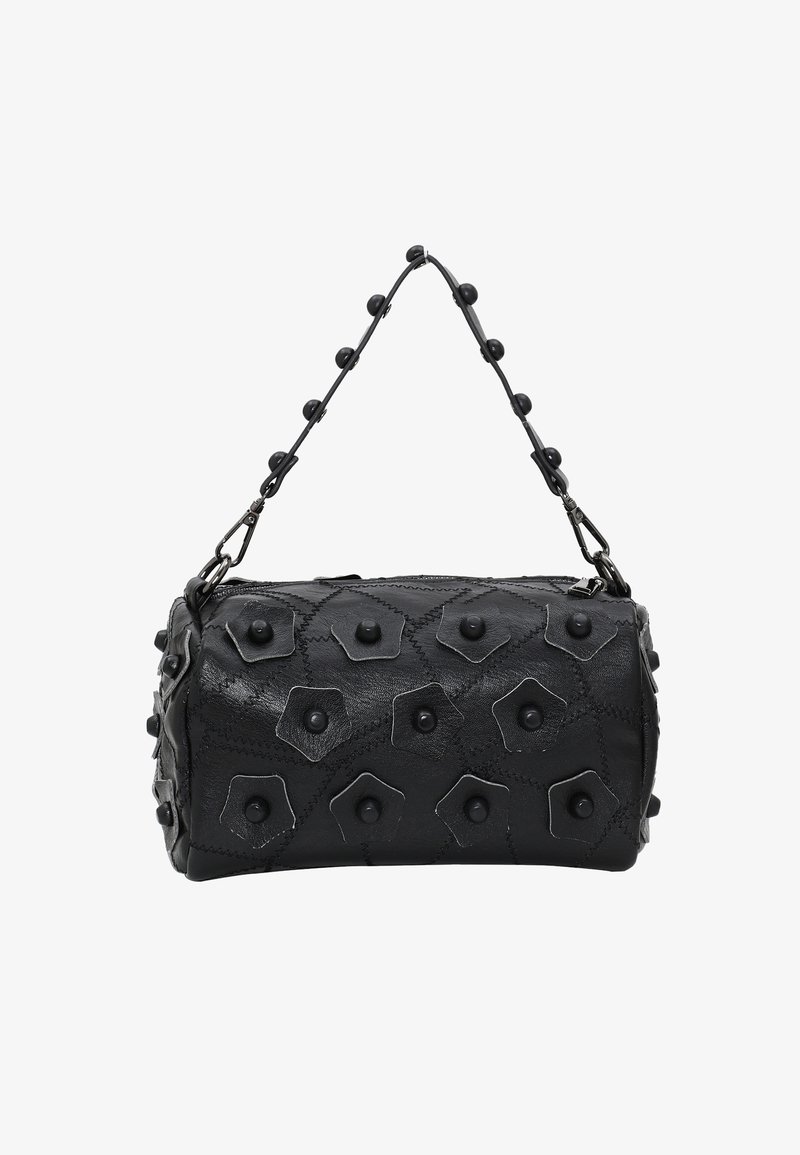 Sort håndtaske lavet af tekstureret læder med en afrundet form. Har hævede sekskantede detaljer og en rem med runde forskydninger.