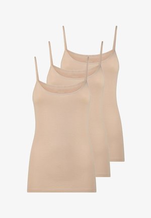 Tre canottiere beige con spalline sottili, impilate verticalmente, design semplice, bordi senza cuciture e taglio aderente.