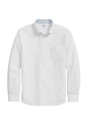 Witte lange mouwen shirt met een button-down kraag, enkele borstzak en contrasterende gestreepte binnenkraag. Glad katoenen textuur.