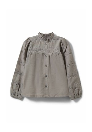 Szara bluzka na guziki z falbankowym dekoltem, długimi rękawami oraz haftowanymi koronkowymi zdobieniami na piersi i rękawach.