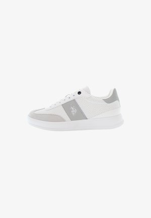 Vita sneakers med grå accenter. Mesh-överdelen har perforeringar, gummisula och kontrasterande färgband. Snörning och logodetalj.