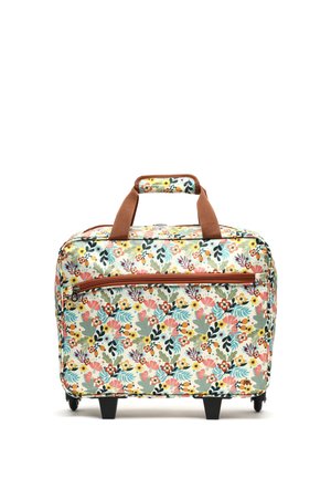 Valise à roulettes avec motif floral multicolore, fermeture éclair et poignée marron, debout sur deux pieds et roues.