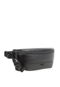 Borsa a cintura nera in pelle, con una forma rettangolare elegante, dotata di chiusura con zip superiore, cinturino regolabile e logo del marchio in rilievo sulla parte anteriore.
