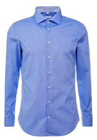Světle modrá košile na knoflíky s dlouhými rukávy, klasickým límcem a malými, kulatými modrými knoflíky. Materiál má jemnou strukturu.