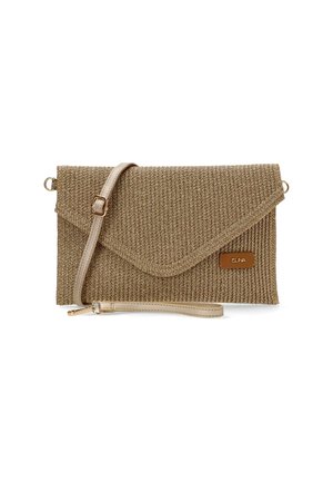 Bolso de mano de rafia beige con textura acanalada, cierre de solapa y correa desmontable de color beige claro. Presenta una pequeña etiqueta de marca marrón.