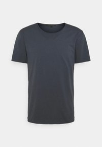 T-shirt girocollo blu navy scuro, maniche corte, realizzato in misto cotone, texture liscia, vestibilità regolare, orlo dritto con leggero arco sul fondo.