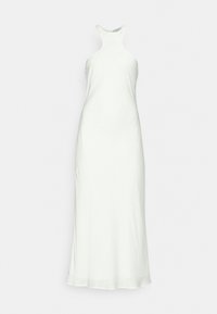 Longue robe blanche sans manches avec un col haut et un corsage ajusté s'étendant sur une jupe fluide, présentée sur un fond uni.