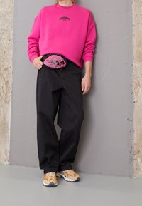 WRSTBHVR Sudadera - pink