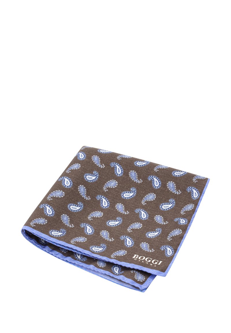 Brązowy chusteczka do kieszeni w wzór paisley z niebieskimi akcentami, wykonana z materiału o gładkiej teksturze. W jednym rogu widoczna nazwa marki "BOGGI".