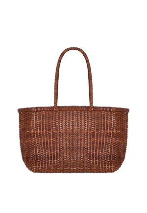 Borsa tote in vimini intrecciato marrone con due manici lunghi, base rettangolare e apertura superiore.