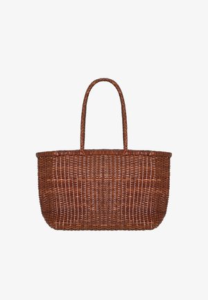 Borsa tote in vimini intrecciato marrone con due manici lunghi, base rettangolare e apertura superiore.