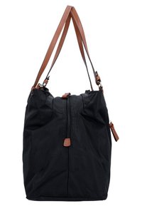 Borsa in tessuto nero con chiusura a zip, dotata di manici in pelle marrone e fibbia regolabile. Texture morbida e forma arrotondata.