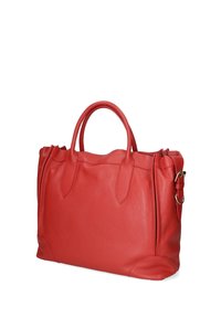 Borsa a tracolla in pelle rossa con finitura testurizzata, due manici e una tracolla removibile. Presenta una chiusura con zip e dettagli laterali.