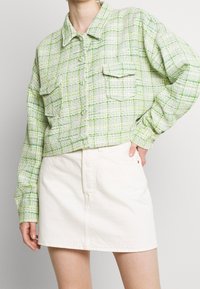 Missguided Lehká bunda - green