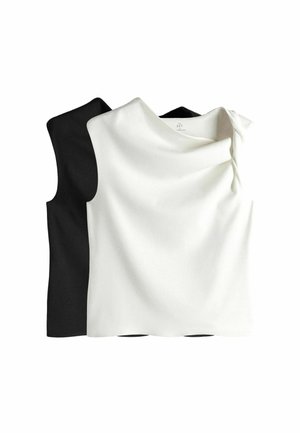 Tops sans manches noirs et blancs avec encolure bateau, superposés les uns derrière les autres sur fond blanc.