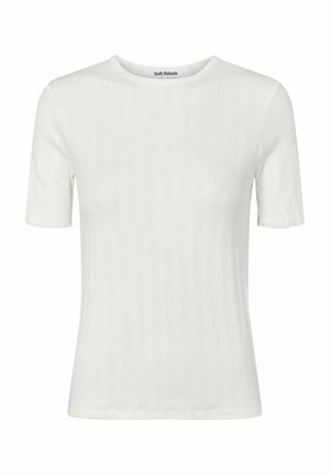 Bela kratka majica s kratkimi rokavi iz rebrastega pletenega materiala, z okroglim ovratnikom, oprijetim krojem in subtilno teksturo z navpičnimi črtami.