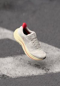 CLIFTON 10 - Katujuoksukengät - stucco/cerise