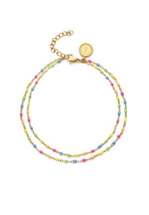 Pulsera de cadena de oro de doble hebra con pequeñas cuentas redondas en rosa, azul, verde, amarillo y melocotón, con un cierre de oro y un charm circular.