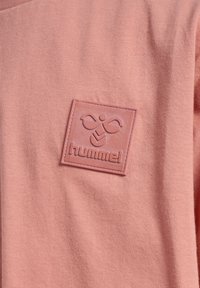 Hummel CLEAN S/S - T-shirt - bas - rose dawn