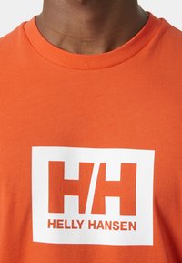 Helly Hansen HH BOX - Triko s potiskem - flame