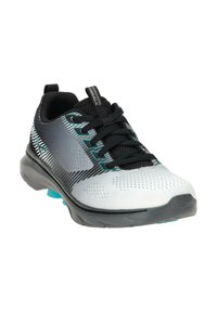 Leichter Sneaker mit einem strukturierten weißen Mesh-Obermaterial, schwarzen Akzenten und türkisfarbenen Details. Besitzt schwarze Schnürsenkel und eine gepolsterte graue Sohle.