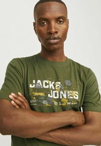 Jack & Jones LOGO RUNDHALS  - T-shirt print - cypress