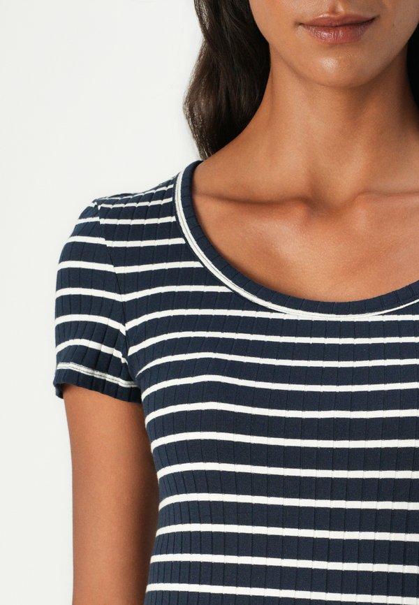 VMMSEA U NECK - Print T-shirt4