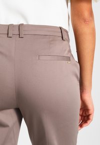 Esprit Collection Spodnie materiałowe