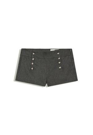 Shorts gris foncé sur mesure avec six boutons métalliques sur le devant, disposés en deux rangées verticales.
