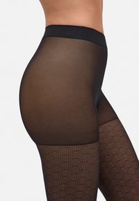 Medias negras transparentes con un patrón texturizado en la parte inferior de la pierna, sección superior lisa y una cinturilla cómoda.