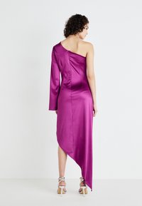 WAL G. OLESSIA ONE SLEEVE DRESS - Džersio suknelė - plum