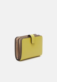 Furla CAMELIA COMPACT WALLET - Punge - honey/ballerina