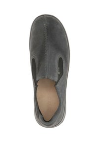 Graue Wildleder-Slipper mit elastischen Seiteneinsätzen, sichtbaren Nähten und einem hellbraunen Fußbett, das mit "legero" gekennzeichnet ist.