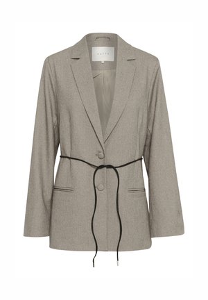 Šedý blazer z texturované tkaniny s přizpůsobeným střihem, se zavazovacím pasem a dvěma předními kapsami. Uzavírání na jeden knoflík.