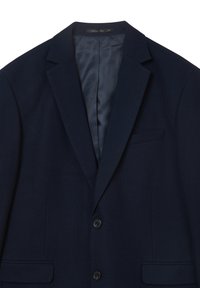 Navyblauer Blazer aus strukturiertem Stoff, mit Reverskragen, zwei Knöpfen und einer einzelnen Brusttasche, und einem glatten Innenfutter.