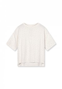 Hvid kortærmet t-shirt med guldprikket mønster, afslappet pasform og en lidt længere bagside. Fremstillet af letvægtig bomuldsstof.