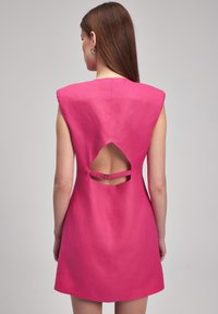 adL CUT-OUT DETAILED - Abito a camicia - fuschia