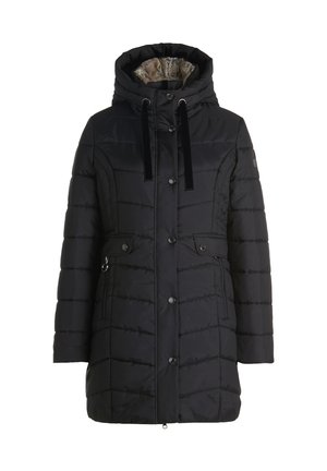 Zwart gewatteerd winterjack met knoop- en rits-sluitingen, capuchon gevoerd met nepbont, en voorzakken met kleppen en ritsen.