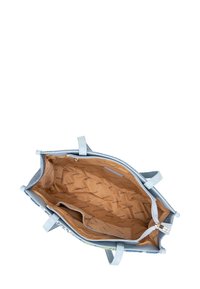 Borsa tote in pelle blu chiaro con interno in tessuto beige, caratterizzata da un motivo di logo impresso. Ampio scomparto con chiusura con zip e tasche sottili.